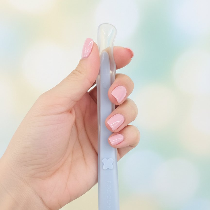 Bocioland Lingurita de silicon pentru bebelusi Blue lungime 15.5cm maner antiderapant