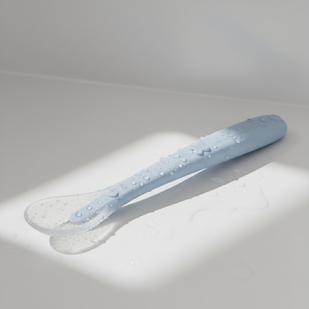 Bocioland Lingurita de silicon pentru bebelusi Blue lungime 15.5cm maner antiderapant