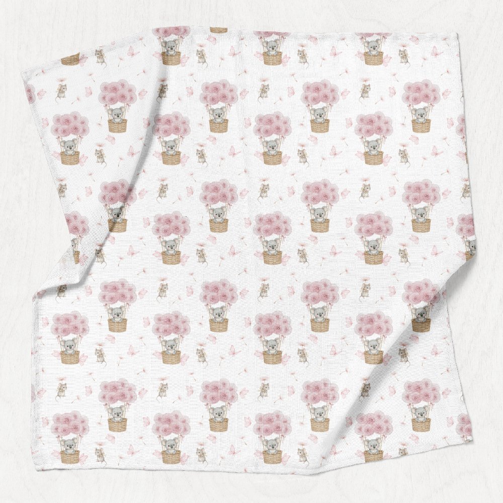 Bocioland Paturica mutifunctionala Koala Pink 110x110 cm tesatura din fibre de bambus super absorbant suprafata catifelata utilizare caruciorpatutscaun automaterial respirabil certificat OEKO-TEX