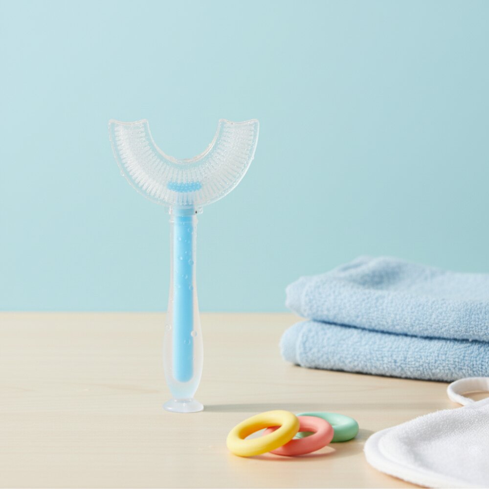 Bocioland Periuta de dinti pentru bebelusi Albastru cu forma speciala peri din silicon alimentar maner ergonomic cu ventuza