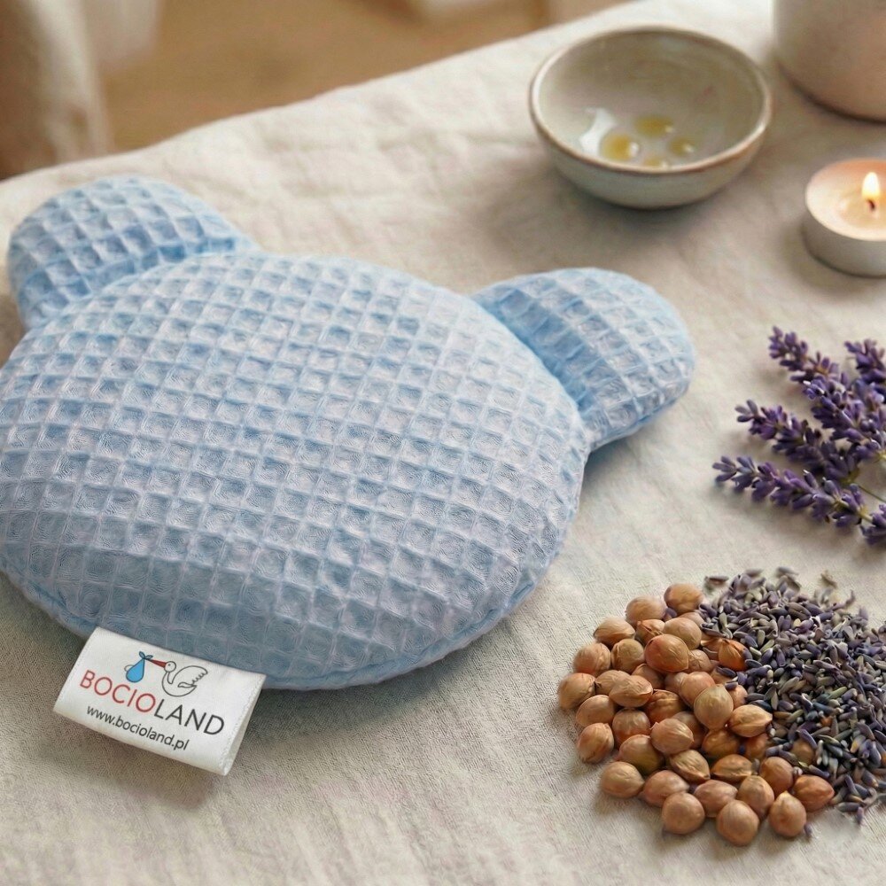 Bocioland Pernuta anticolici cu samburi de cirese si lavanda Teddy Albastru diametru 14 cmhusa din bumbac 100 cu textura waffle utilizare rececald