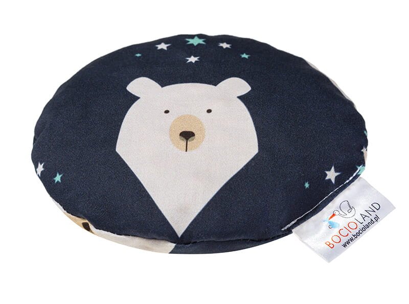 Bocioland Pernuta Polar Bear umpluta cu samburi de cirese 180g husa din bumbac