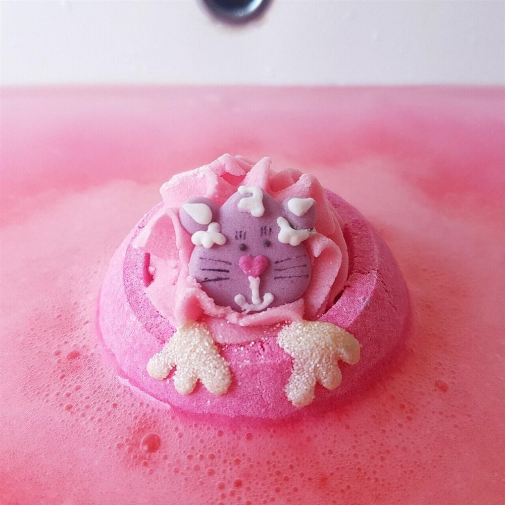 Bomb Cosmetics Bomba de baie handmade cu figurina Paws for Thought Bath Blaster 160g