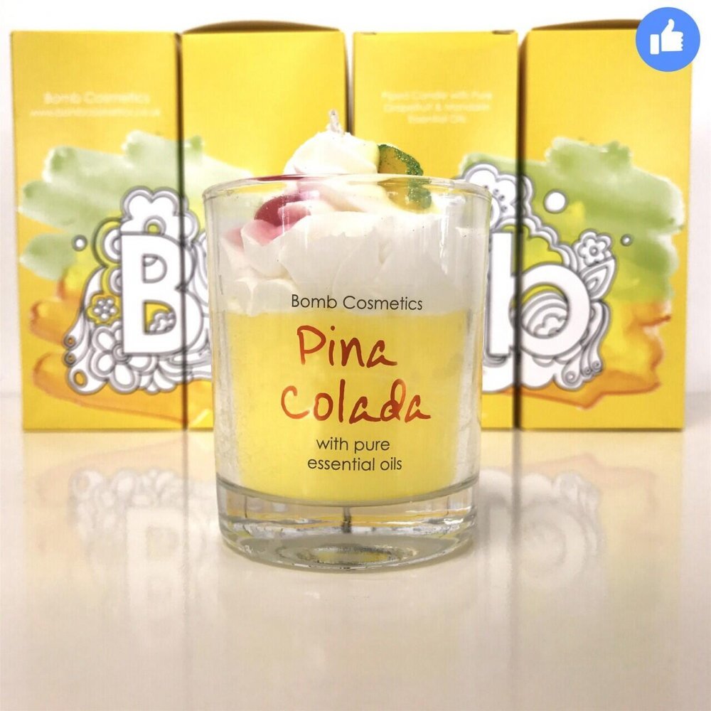 Bomb Cosmetics Lumanare parfumata 160g Pina Colada Piped Candle