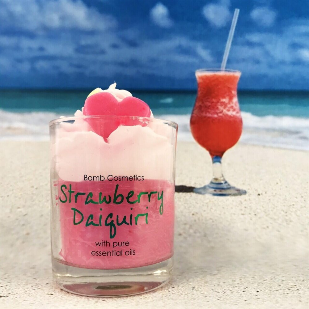 Bomb Cosmetics Lumanare parfumata 160g Strawberry Daiquiri Piped Candle
