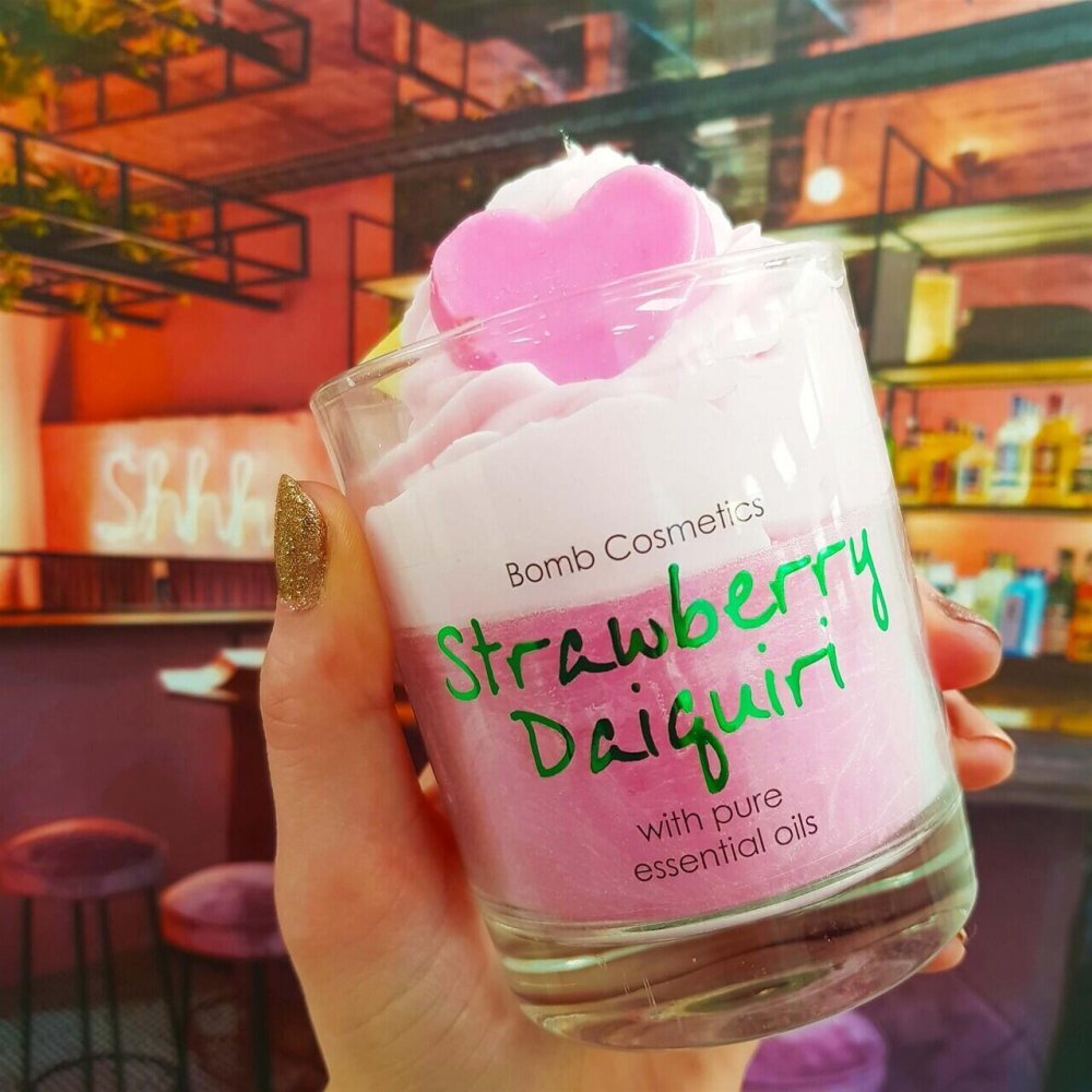 Bomb Cosmetics Lumanare parfumata 160g Strawberry Daiquiri Piped Candle
