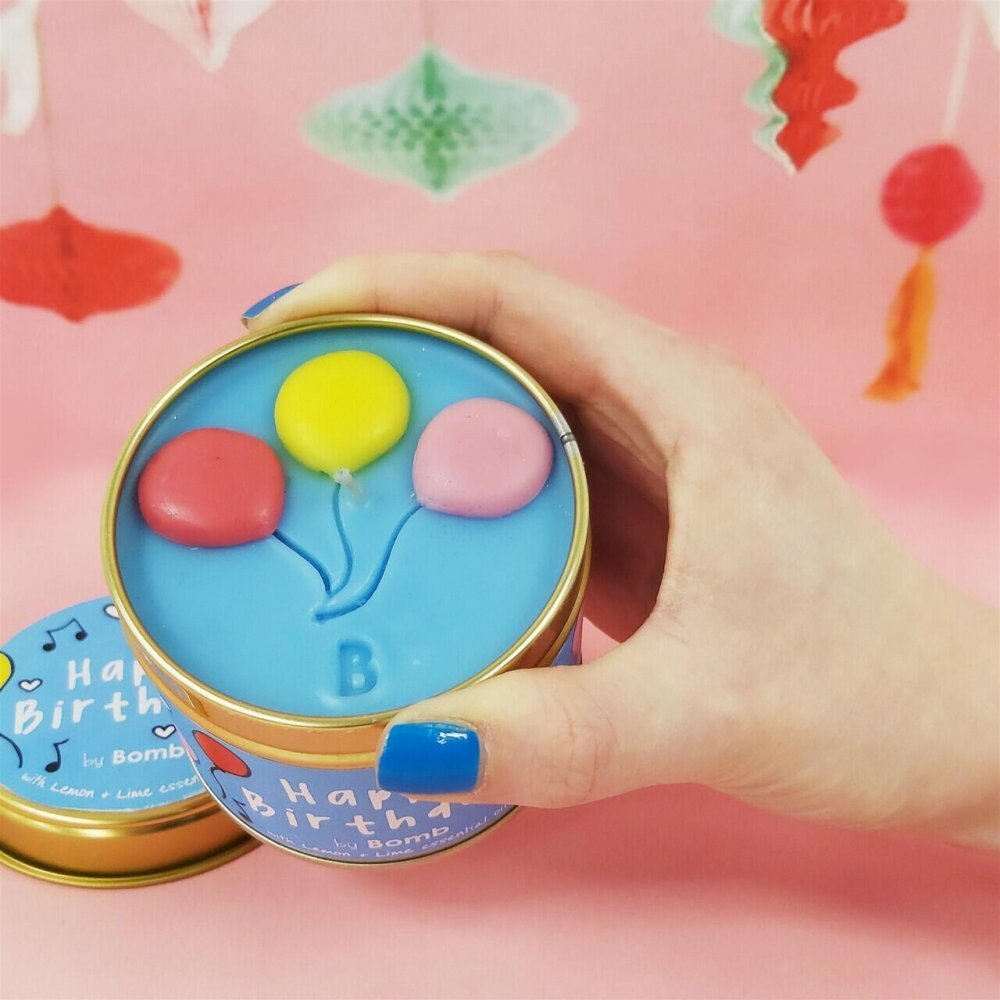 Bomb Cosmetics Lumanare parfumata 180g Happy Birthday Cutie metalica
