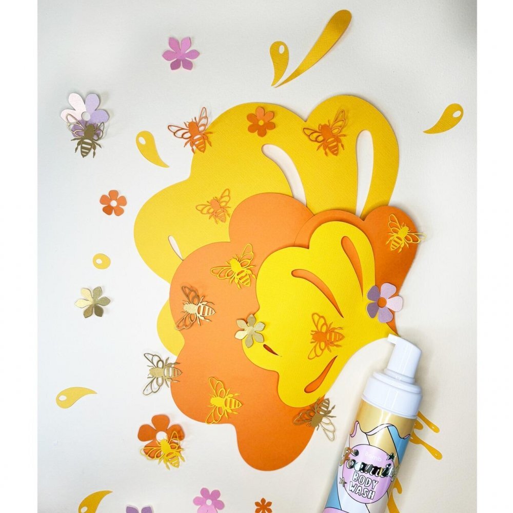 Bomb Cosmetics Spuma de dus Enchanted Shower Foam 250g