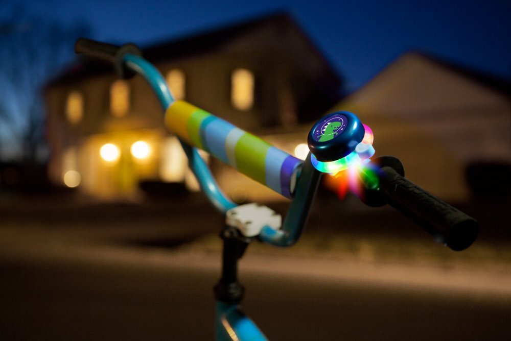 Brightz Clopotel albastru cu lumini led multicolore pentru bicicleta