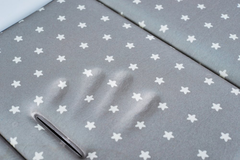 CANGAROO Saltea universala pentru carucior Kona greyOrificii pentru centurile de sigurantaTesatura speciala respirabilaDimensiune 80 x 32 cm