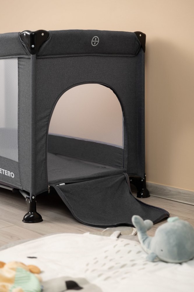 CARETERO Patut pliabil pentru copii Basic Graphite cu un nivelfereastra acces cu fermoar saltea pliabila 120x690 cm si geanta transport incluse greutate admisa 15 kg dimensiune 125x66x75.5 cm