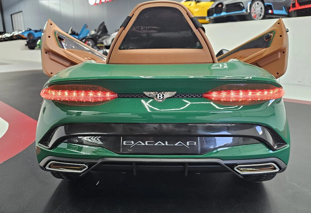 Cars4Kids Masinuta electrica pentru copii Bentley Bacalar Verde Metalic 12V licenta oficiala usi verticale telecomanda 2.4G scaun din piele