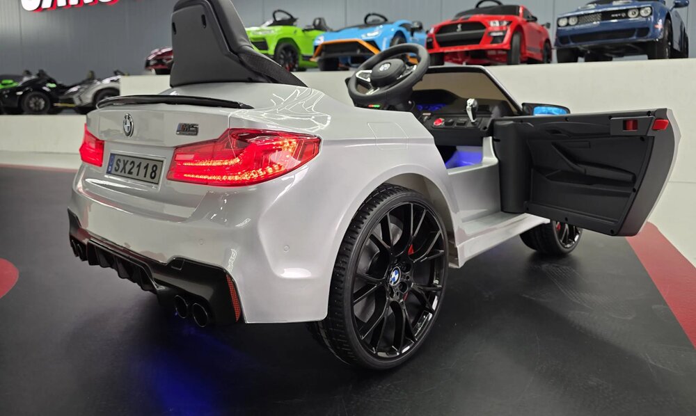Cars4Kids Masinuta electrica pentru copii BMW M5 Gri Metalic 24V licenta oficiala telecomanda 2.4G scaun din piele