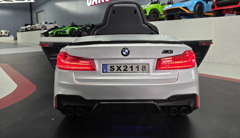 Cars4Kids Masinuta electrica pentru copii BMW M5 Gri Metalic 24V licenta oficiala telecomanda 2.4G scaun din piele