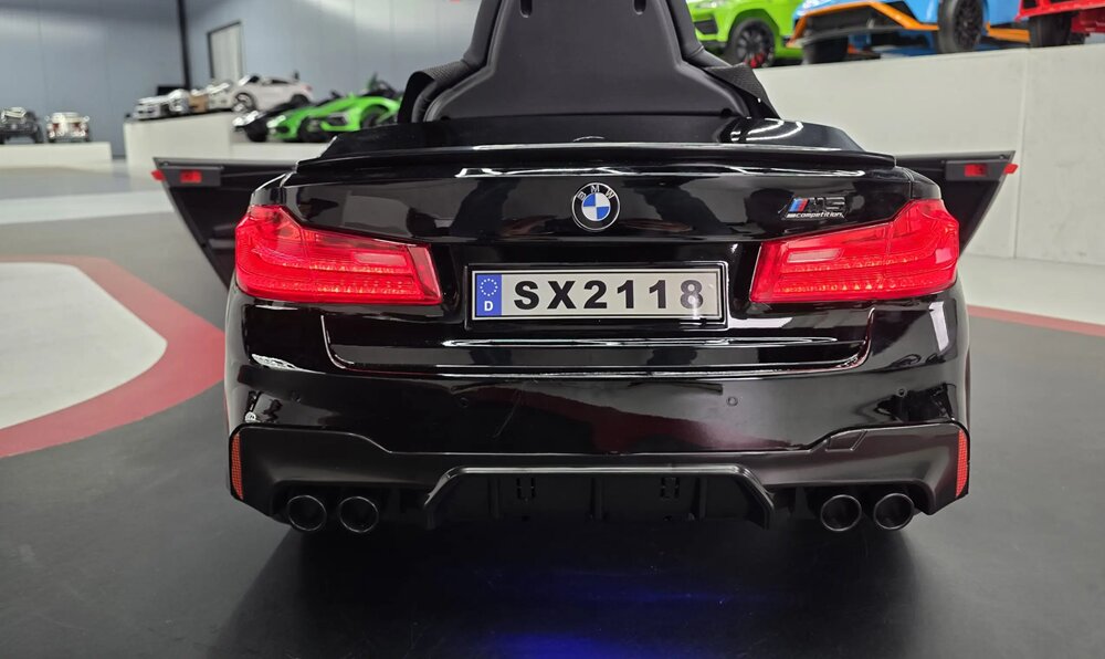 Cars4Kids Masinuta electrica pentru copii BMW M5 Negru Metalic 24V licenta oficiala telecomanda 2.4G scaun din piele