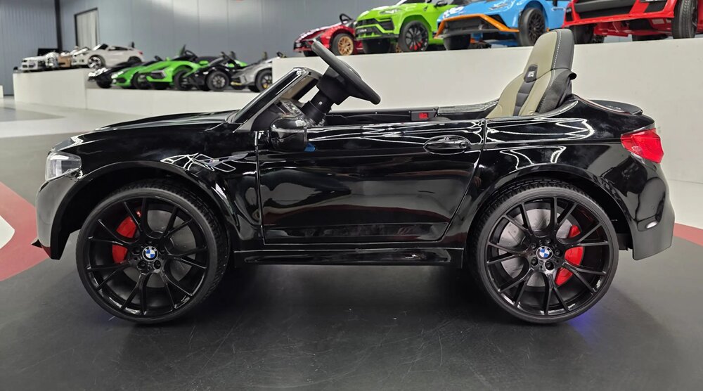 Cars4Kids Masinuta electrica pentru copii BMW M5 Negru Metalic 24V licenta oficiala telecomanda 2.4G scaun din piele