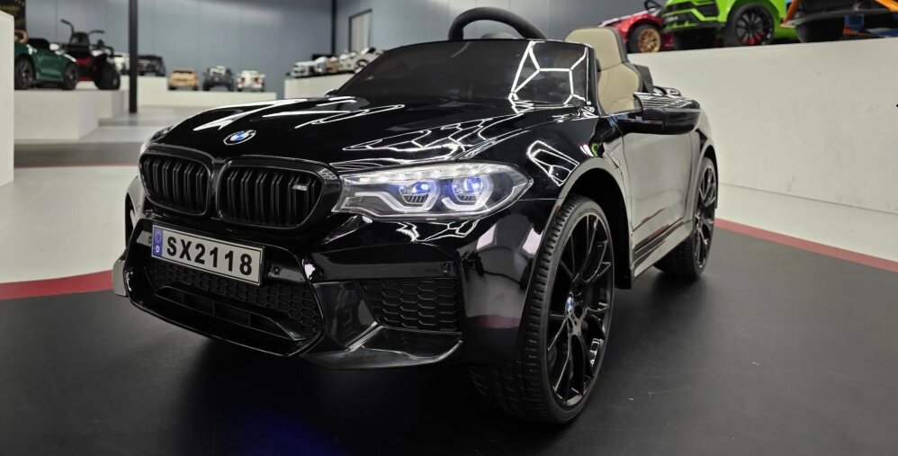 Cars4Kids Masinuta electrica pentru copii BMW M5 Negru Metalic 24V suspensii bluetooth scaun reglabil telecomanda 2.4G roti EVA 3 ani+ greutate admisa 30 kg