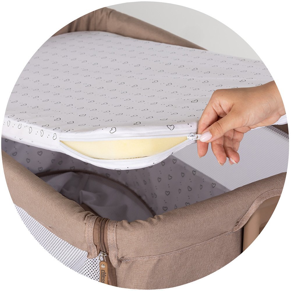 CHIPOLINO Patut co-sleeper si tarc Zen Latte cu laterala pliabila intrare laterala roti blocabile inaltime ajustabila pozitie anti-reflux plasa anti-insecte