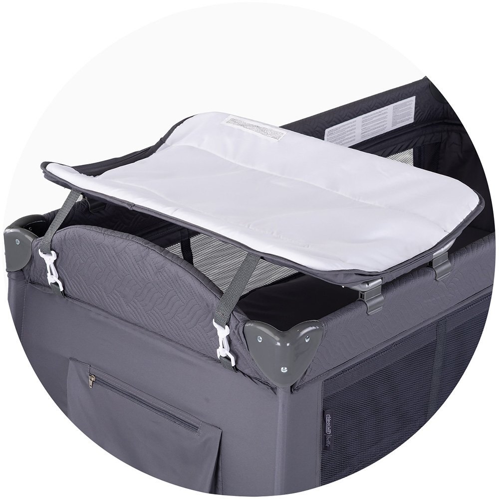 CHIPOLINO Patut pliabil Bella Anthracite cu doua nivele intrare laterala cu fermoar 2 roti cu frane saltea de infasat carusel muzical geanta pentru transport buzunar si organizator accesorii