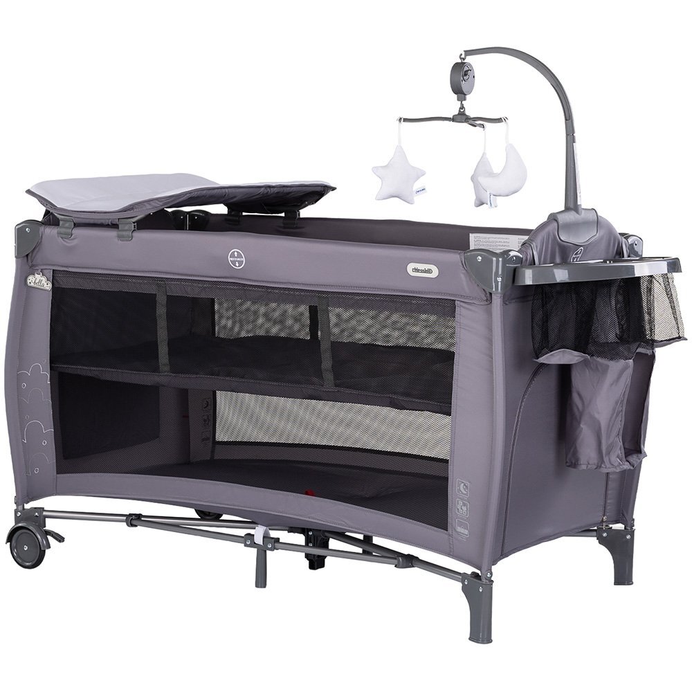 CHIPOLINO Patut pliabil Bella Charcoal cu 2 nivele saltea de infasat intrare laterala cu fermoar carusel muzical cu jucarii tava pentru accesorii si geanta de transport
