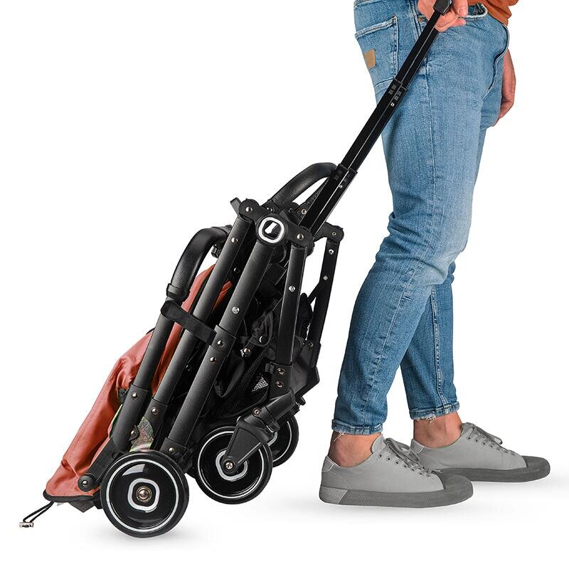 COCCOLLE Carucior sport tip troller Alla Pliere cu o singura mana Cadru aluminiu Copertina cu parasolar si sectiune mesh Spatar reglabil Cos cumparaturi Bara protectie Centuri in 5 puncte Suport pahar Greutate 5.6 kg