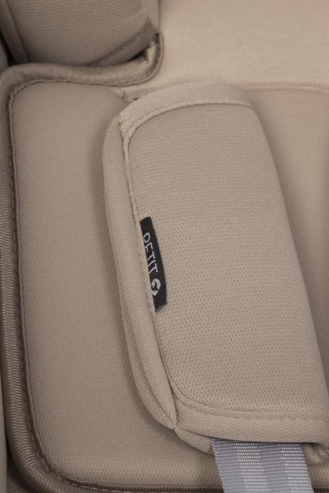 Colibro Scoica auto Petit i-Size omologata R129 cu tetiera reglabila copertina ajustabila maner de transport ajustabil pentru copii intre 40-87 cm sau 0-13 kg Camel