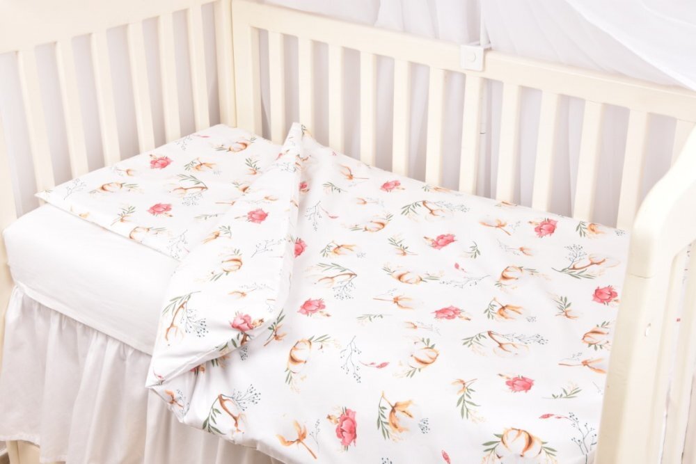 Confort Family Set complet 7 piese lenjerie si aparatori patut 120x60 cm din bumbac model Flori de bumbac