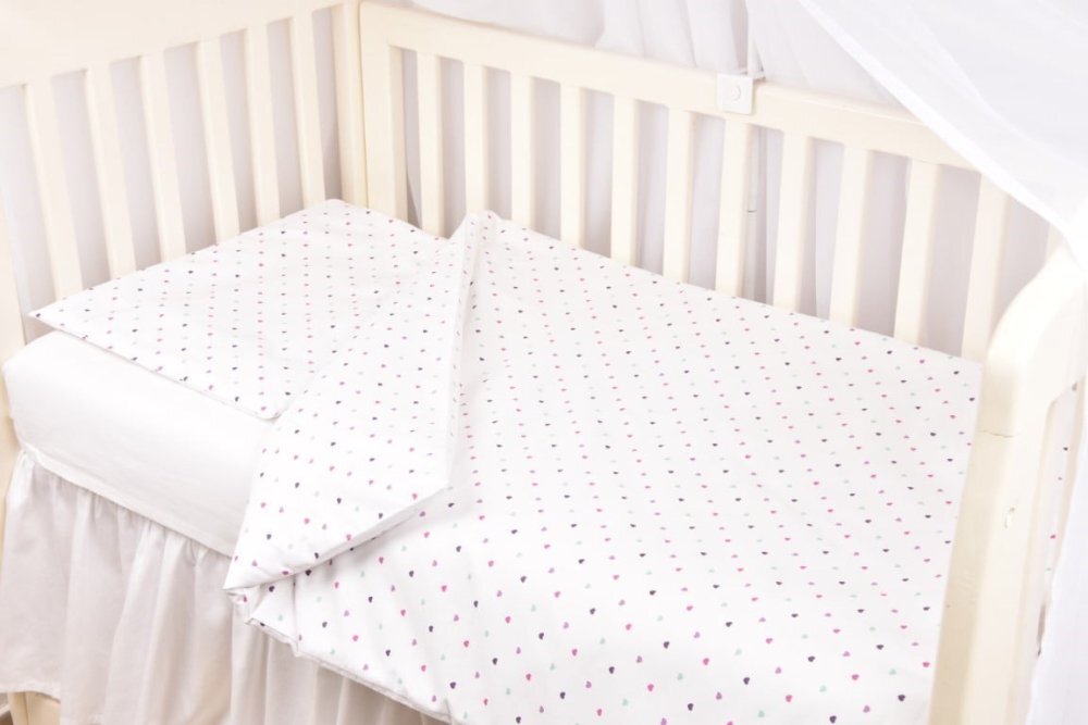 Confort Family Set complet 7 piese lenjerie si aparatori patut 120x60 cm din bumbac model inimioare