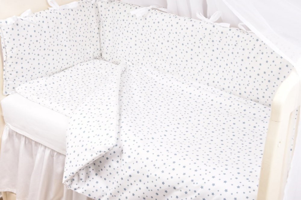 Confort Family Set complet 7 piese lenjerie si aparatori patut 120x60 cm din bumbac model stelute mici bleu