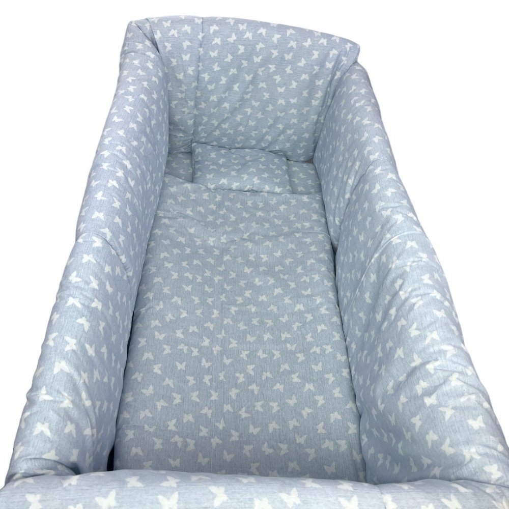 Croitoria Noastra Lenjerie patut cu 5 piese si aparatori Maxi 140x70 cm fluturi albi pe albastru deschis