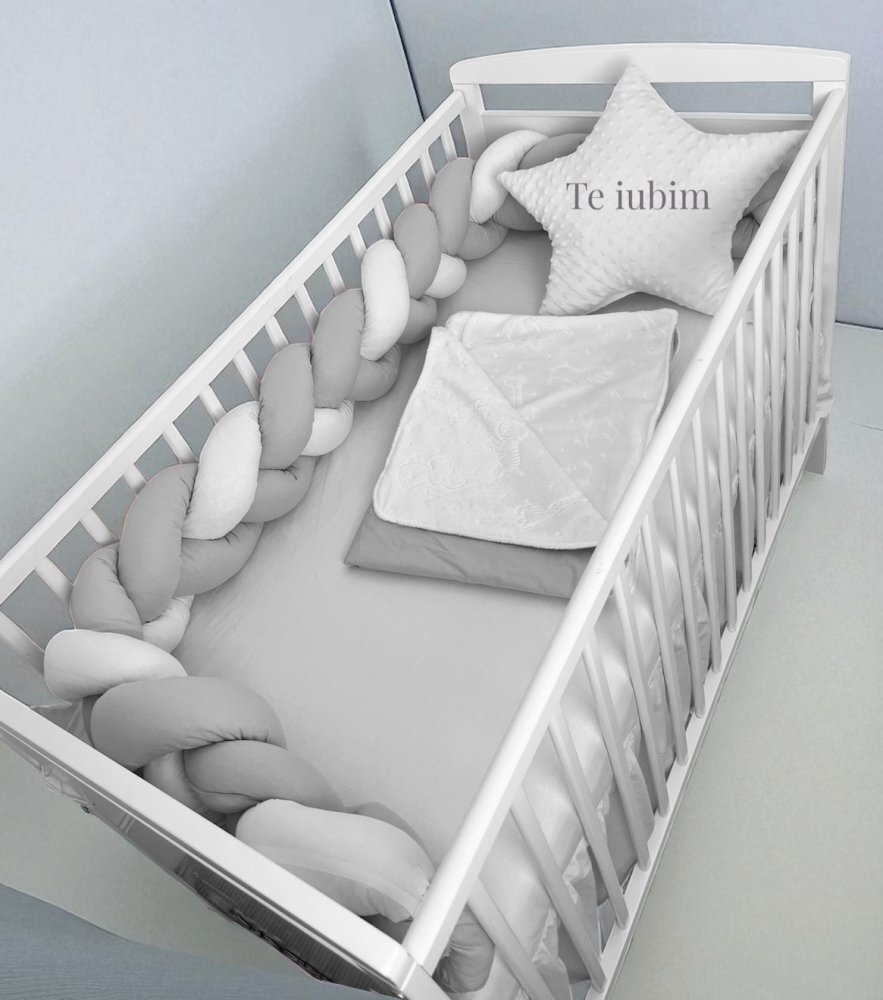 DESEDA Lenjerie cu aparatoare impletita in 3 din bumbac lungime 240 cm cu cearsaf paturica si perna steluta Te iubim GriAlb Pal