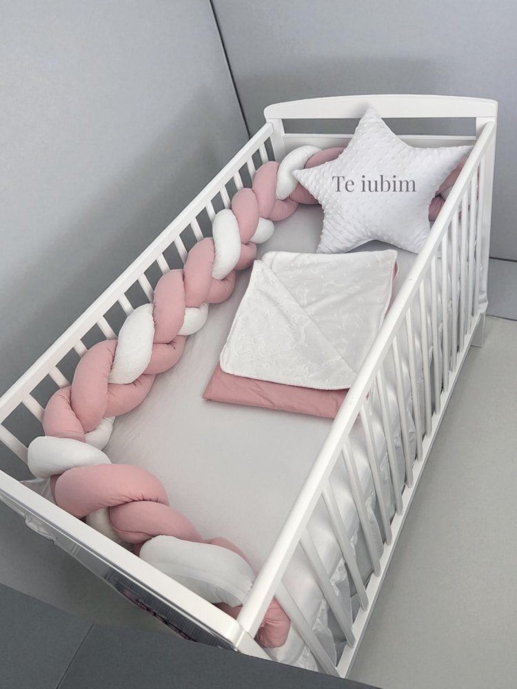 DESEDA Lenjerie cu aparatoare impletita in 3 din bumbac lungime 240 cm cu cearsaf paturica si perna steluta Te iubim Roz PudraAlb