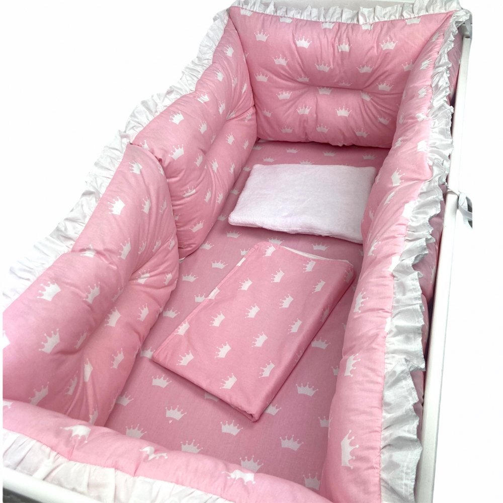 DESEDA Lenjerie patut 120x60 cm cu 6 aparatori pufoase cearsaf si paturica Coronite albe pe roz