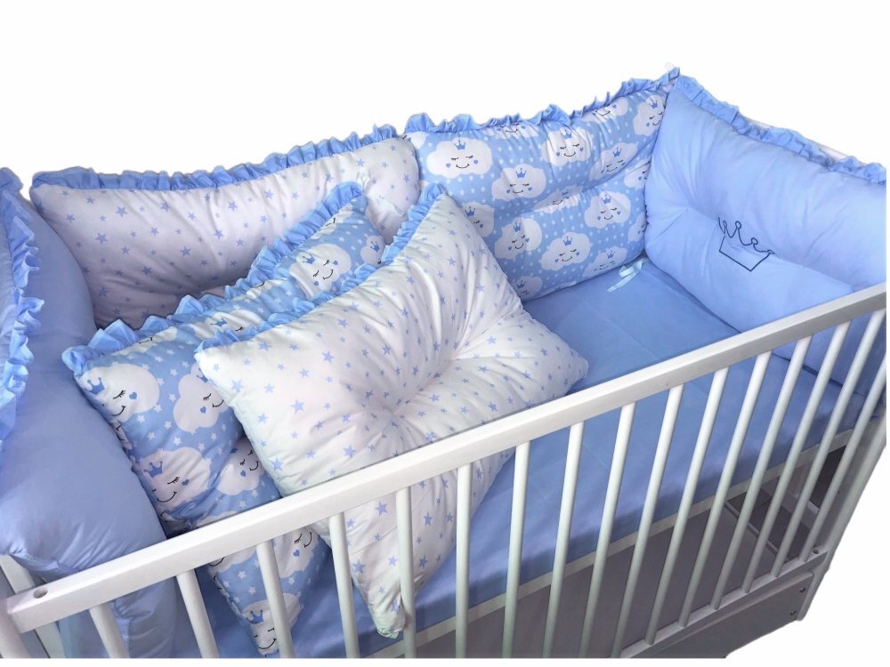 DESEDA Lenjerie patut 140x70 cm cu 6 aparatori pufoase cearsaf si paturica albastru - norisori - stelute
