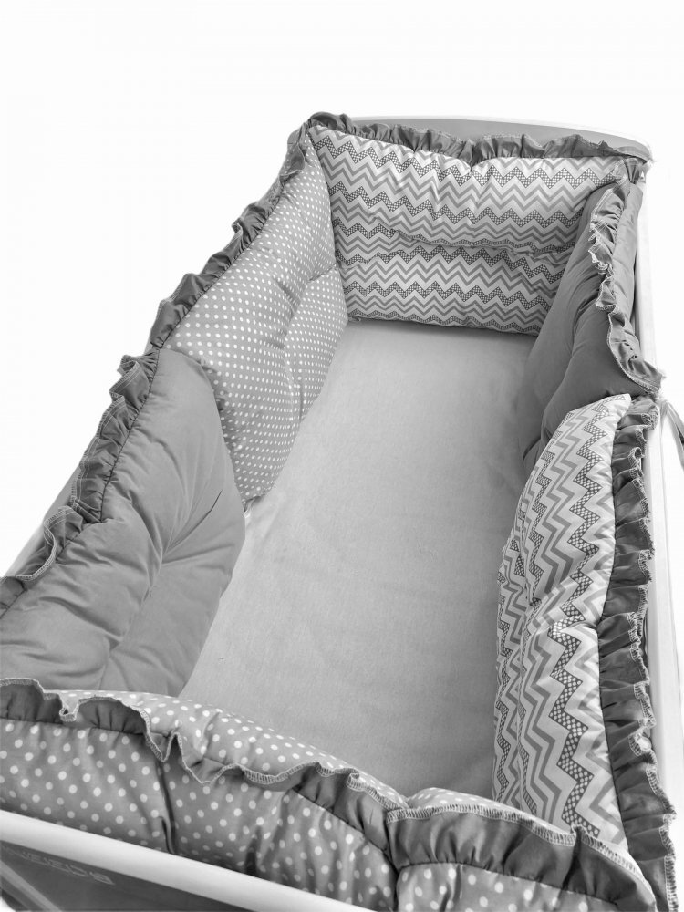 DESEDA Lenjerie patut 140x70 cm cu 6 aparatori pufoase cearsaf si paturica Zig zag buline gri