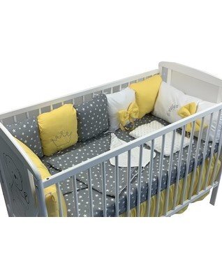 DESEDA Lenjerie personalizata cu aparatori din 7 pernute pufoase Galben stelute pe gri 140x70 cm