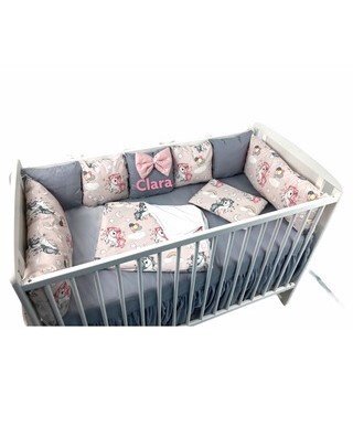DESEDA Lenjerie personalizata cu aparatori din 7 pernute pufoase Gri Unicorni 120x60 cm