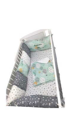DESEDA Lenjerie personalizata cu aparatori din 7 pernute pufoase Nori cu luna vernil 140x70 cm