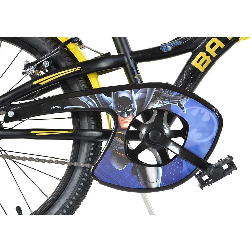 DINO BIKES Bicicleta copii Batman 20 inch varsta 7-11 ani inaltimea 120-145 cm frana de mana pe roata fataspate suport cu sticla de apa cric claxon pe ghidon rotile sunt prevazute cu reflectoare anvelope gonflabile