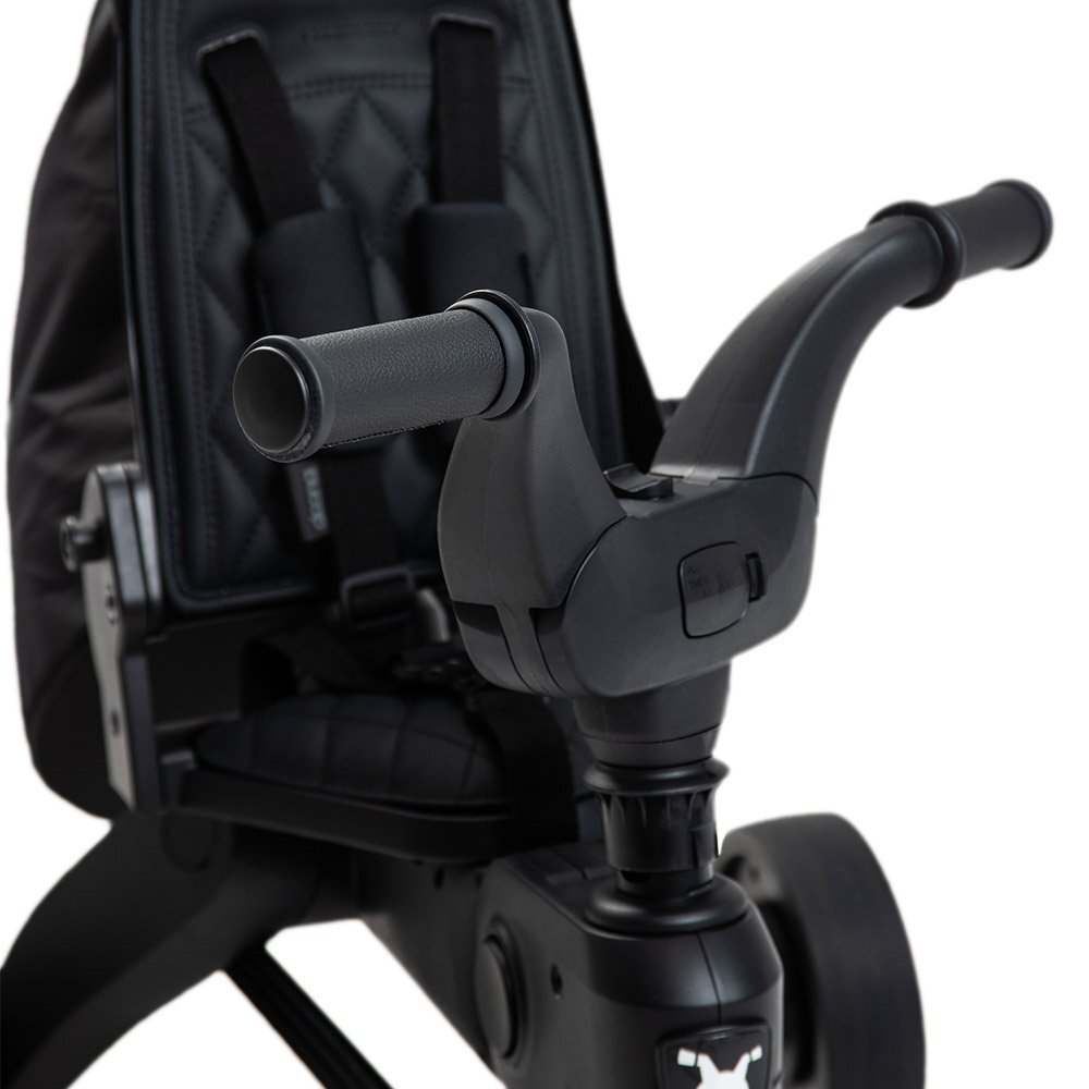 Doona Tricicleta pentru copii Liki Trike Midnight Editie limitata ultrapliabila in 3 secunde spatar reglabilcopertina cu protectie UV frana de picior si roti din cauciuc Eva