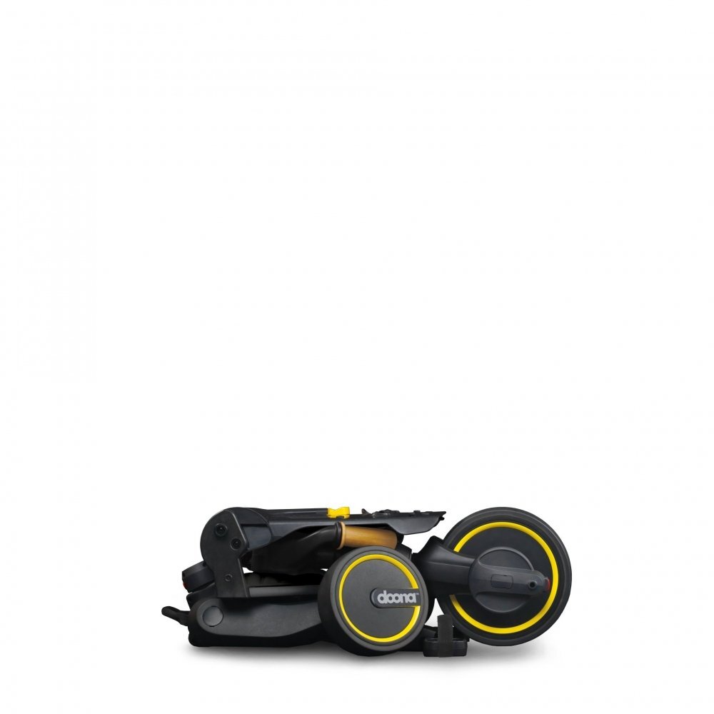 Doona Tricicleta pentru copii Liki Trike S5 Nitro Black de la 10 luni ultrapliabila spatar reglabil multiple pozitii roti de calitate superioara geanta transport