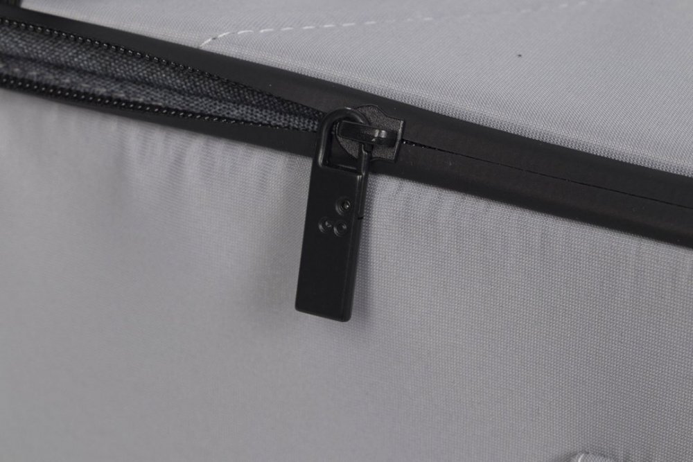 easyGO Port bebe Easy Go Echo Carrier cu intaritura si manere pentru transport cu husa de picioruse si capotina dimensiune 75 x 30 x 20 cm Cloud Gray