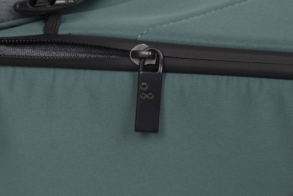 easyGO Port bebe Easy Go Echo Carrier cu intaritura si manere pentru transport cu husa de picioruse si capotina dimensiune 75 x 30 x 20 cm Sage Green