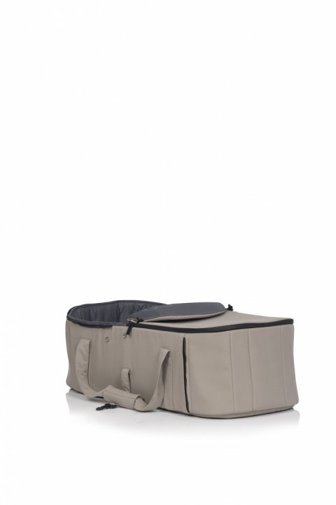 easyGO Port bebe Easy Go Echo Carrier cu intaritura si manere pentru transport cu husa de picioruse si capotina dimensiune 75 x 30 x 20 cm Savana Beige