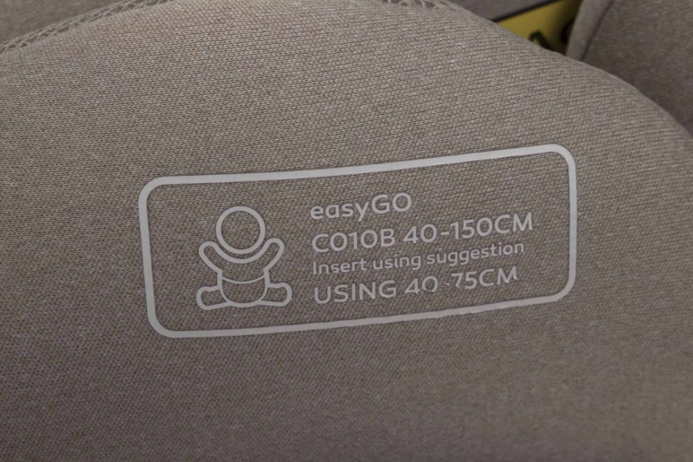 easyGO Scaun auto pentru copii Buz Pro Body Taupe 40-150 cm i-Size parte a setului 2 in 1 cu scaunul auto Buz Pro