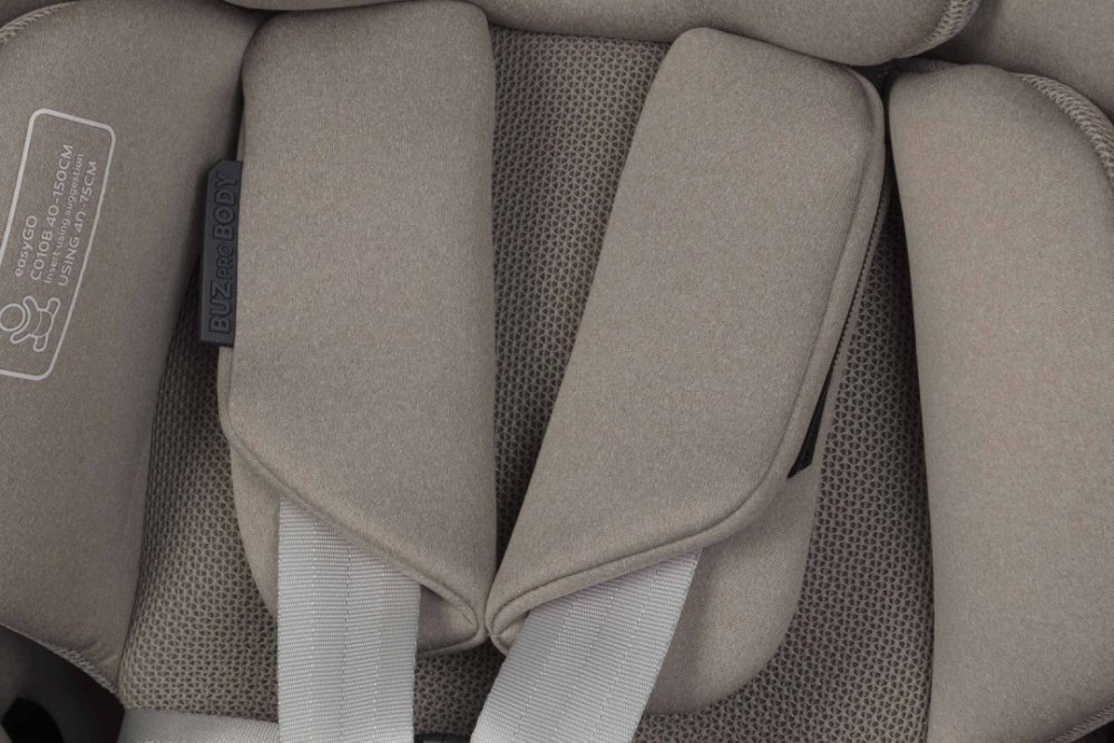 easyGO Scaun auto pentru copii Buz Pro Body Taupe 40-150 cm i-Size parte a setului 2 in 1 cu scaunul auto Buz Pro