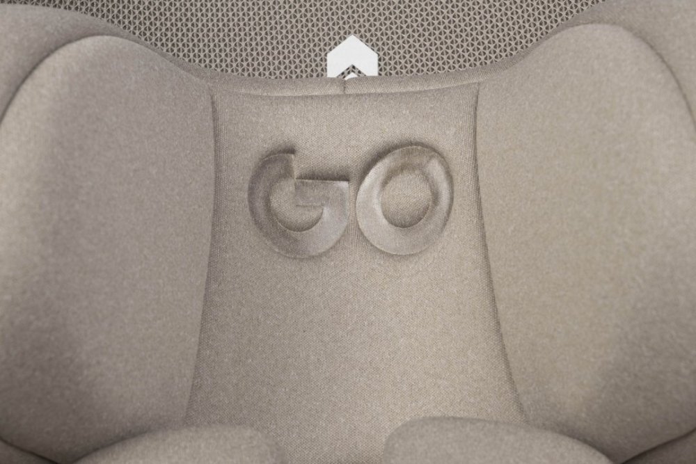easyGO Set scoica auto si baza isofix rotativa Buz Pro i-Size omologat R129 cu tetiera reglabila in inaltime copertina ajustabila pentru copii intre 40-87 cm sau 0-13 kg Taupe