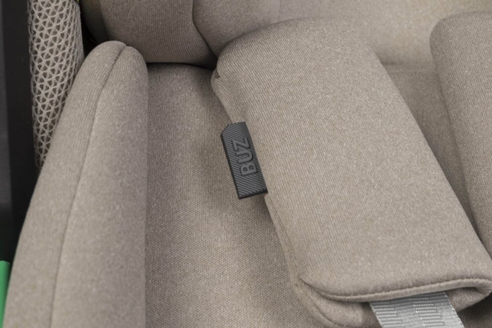 easyGO Set scoica auto si baza isofix rotativa Buz Pro i-Size omologat R129 cu tetiera reglabila in inaltime copertina ajustabila pentru copii intre 40-87 cm sau 0-13 kg Taupe