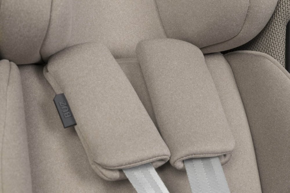 easyGO Set scoica auto si baza isofix rotativa Buz Pro i-Size omologat R129 cu tetiera reglabila in inaltime copertina ajustabila pentru copii intre 40-87 cm sau 0-13 kg Taupe