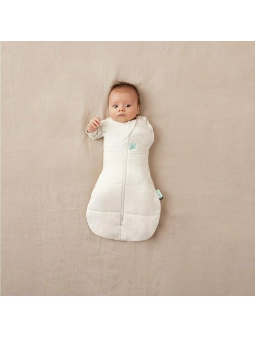 ErgoPouch Sistem de infasat si sac de dormit 2 in 1 Bej 6-12 luni 8-10 kg 2.5 Tog bumbac organic fermoar bidirectional transformabil lavabil la masina certificat non-toxic premiat in Australia